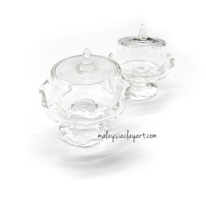 1 x Realistic Glass Covered Cake Stand