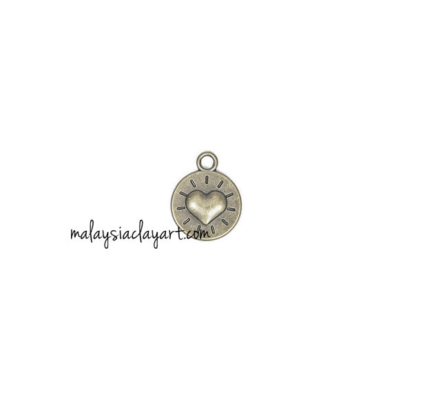 1 x DIY Zakka Vintage Love Heart Charm (1.8cm)