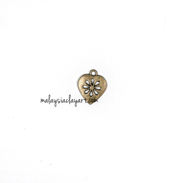 1 x DIY Zakka Vintage Love Heart Charm (1.7cm)